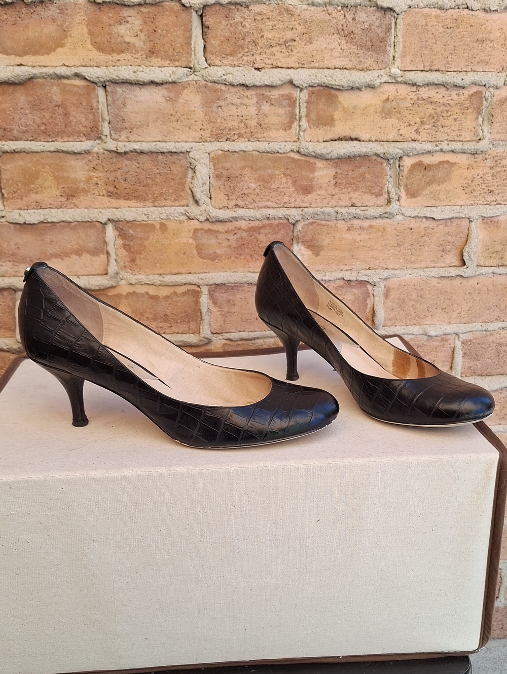 MICHAEL Michael KORS Leather Heels In Black - Picture 2 of 10